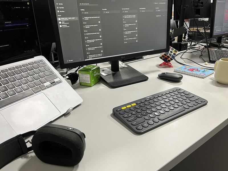 9 - My desk at Neomot
